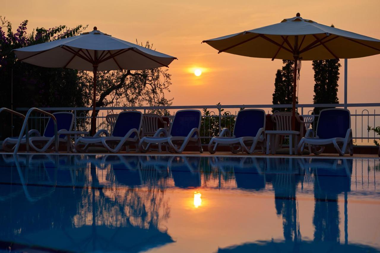 Hotel Benacus Torri Del Benaco Ngoại thất bức ảnh