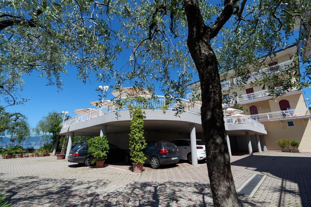 Hotel Benacus Torri Del Benaco Ngoại thất bức ảnh