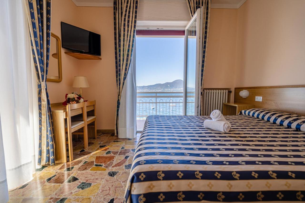 Hotel Benacus Torri Del Benaco Ngoại thất bức ảnh