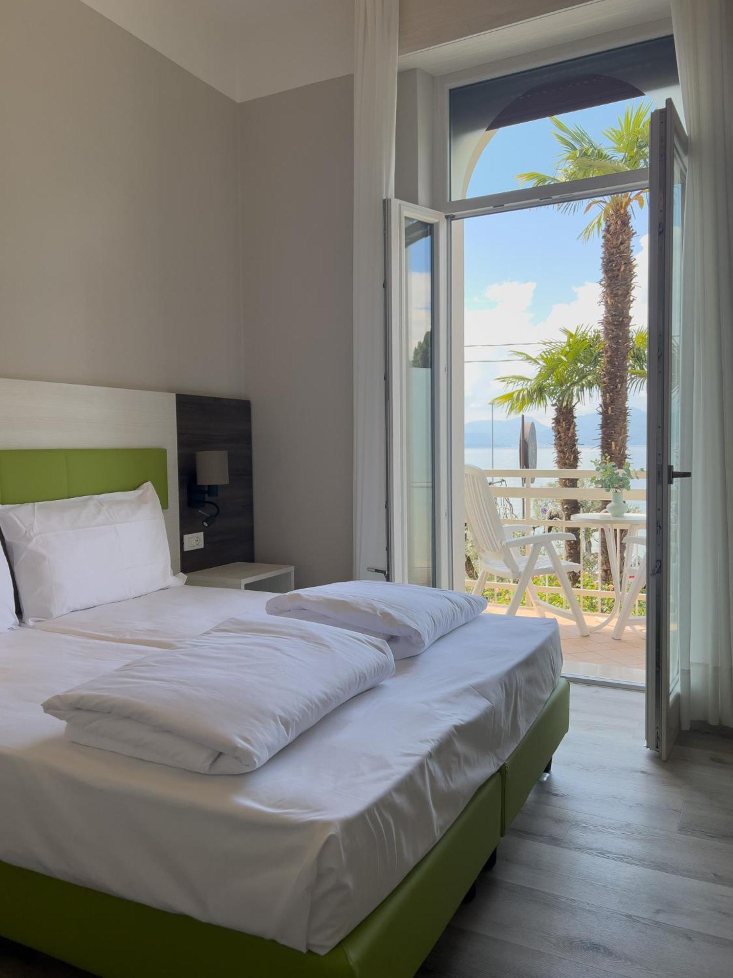 Hotel Benacus Torri Del Benaco Ngoại thất bức ảnh