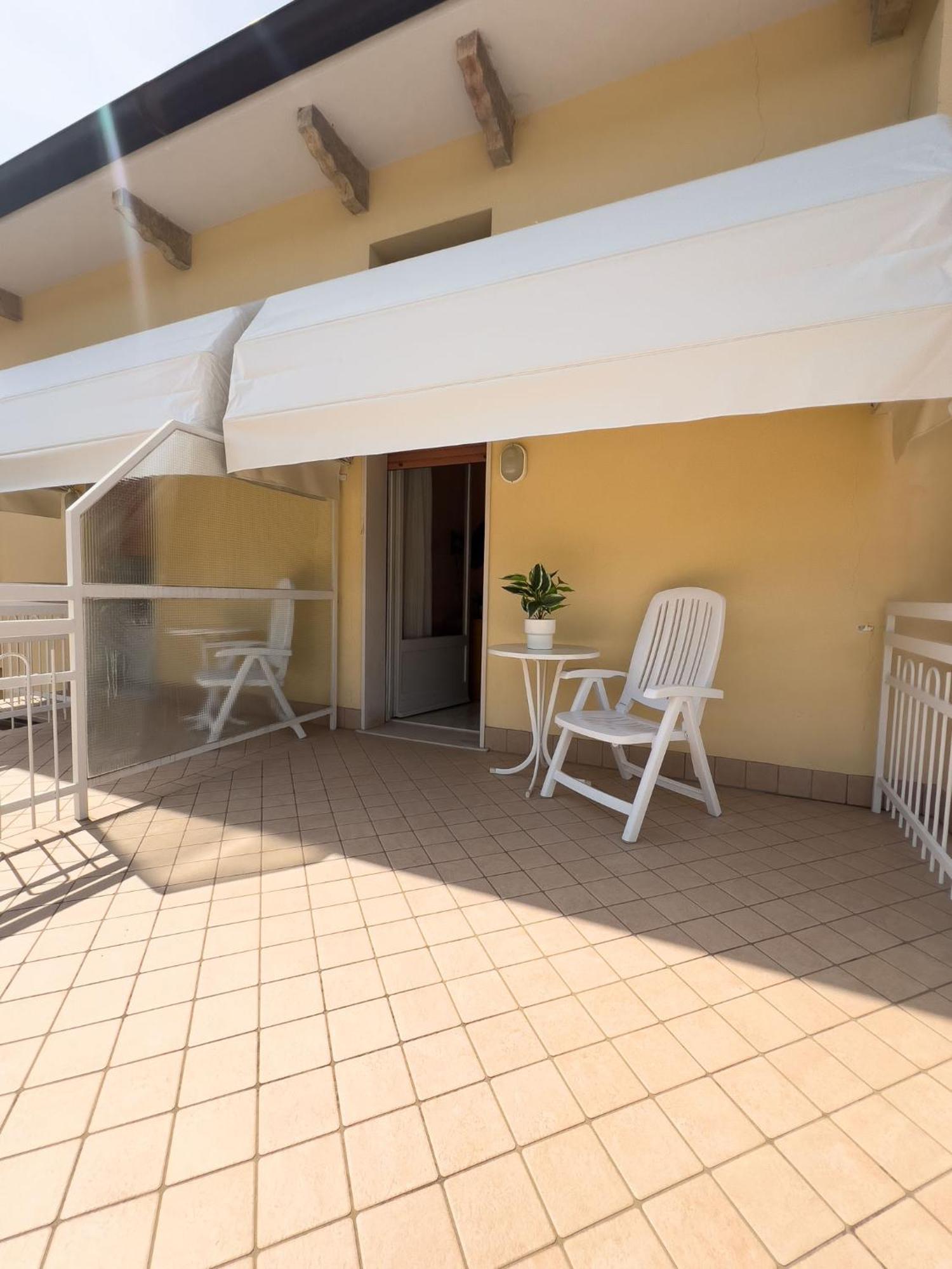 Hotel Benacus Torri Del Benaco Ngoại thất bức ảnh