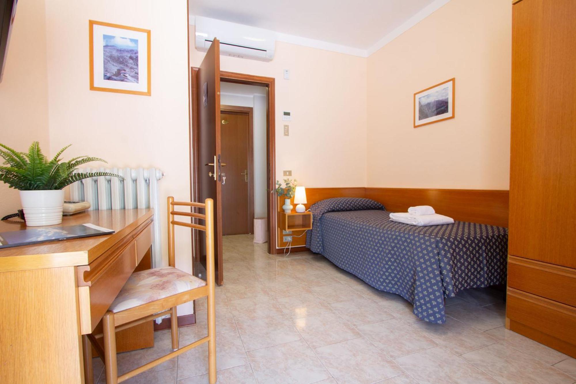 Hotel Benacus Torri Del Benaco Ngoại thất bức ảnh