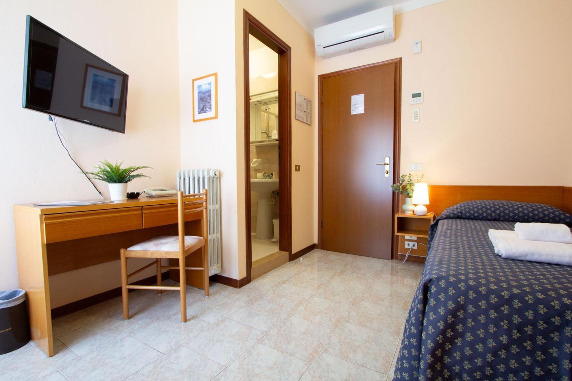 Hotel Benacus Torri Del Benaco Ngoại thất bức ảnh
