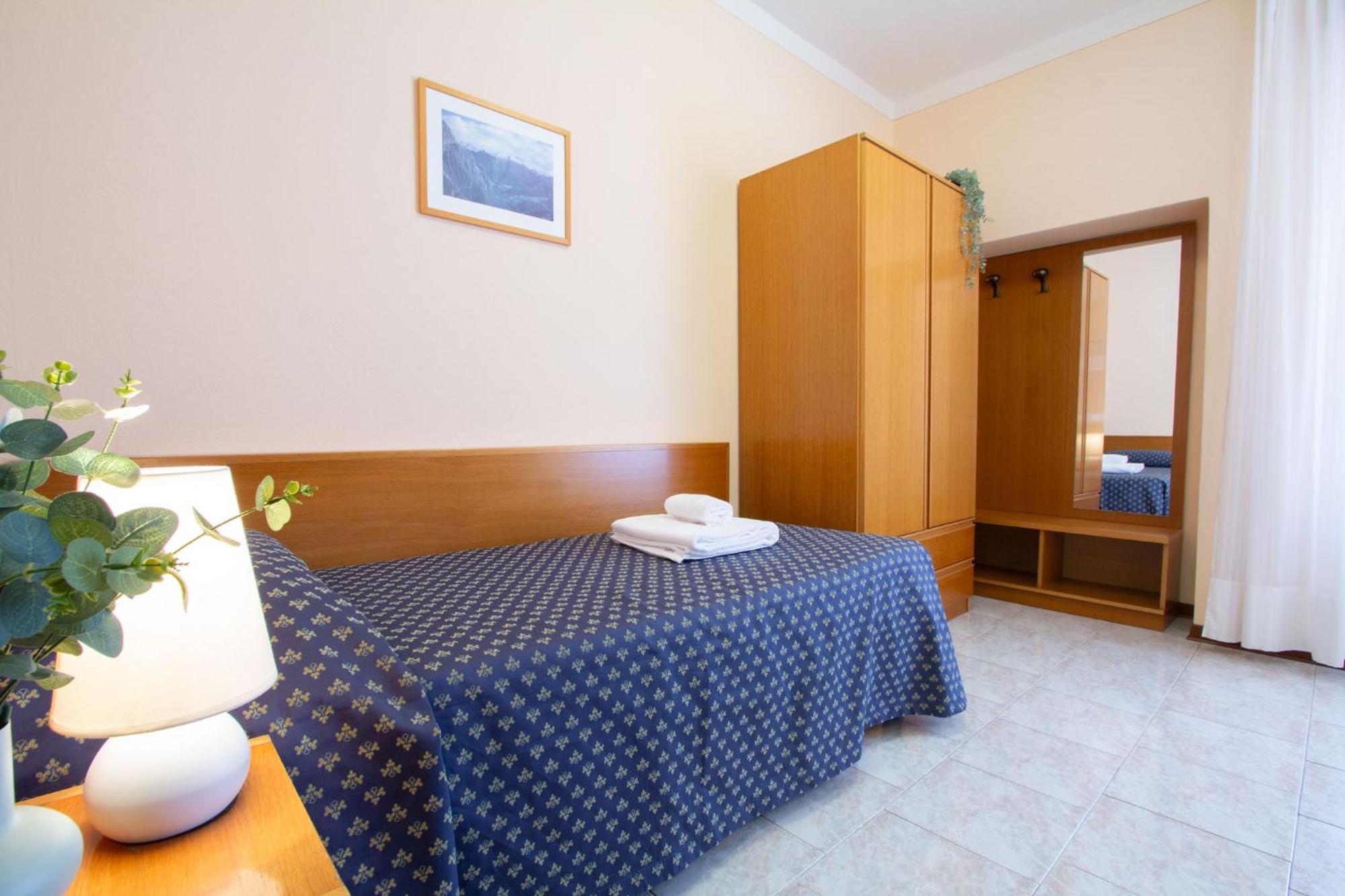 Hotel Benacus Torri Del Benaco Ngoại thất bức ảnh