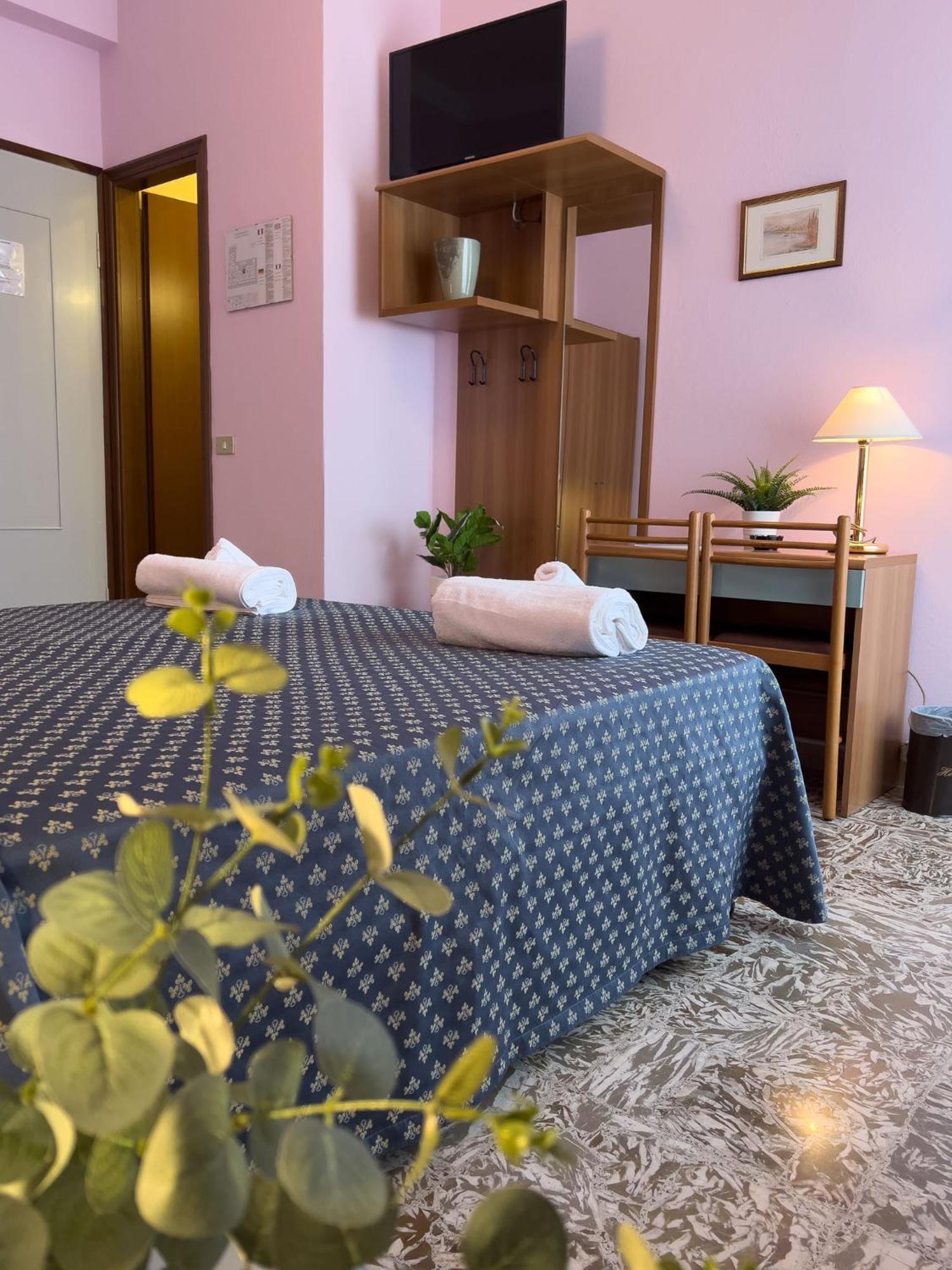 Hotel Benacus Torri Del Benaco Ngoại thất bức ảnh