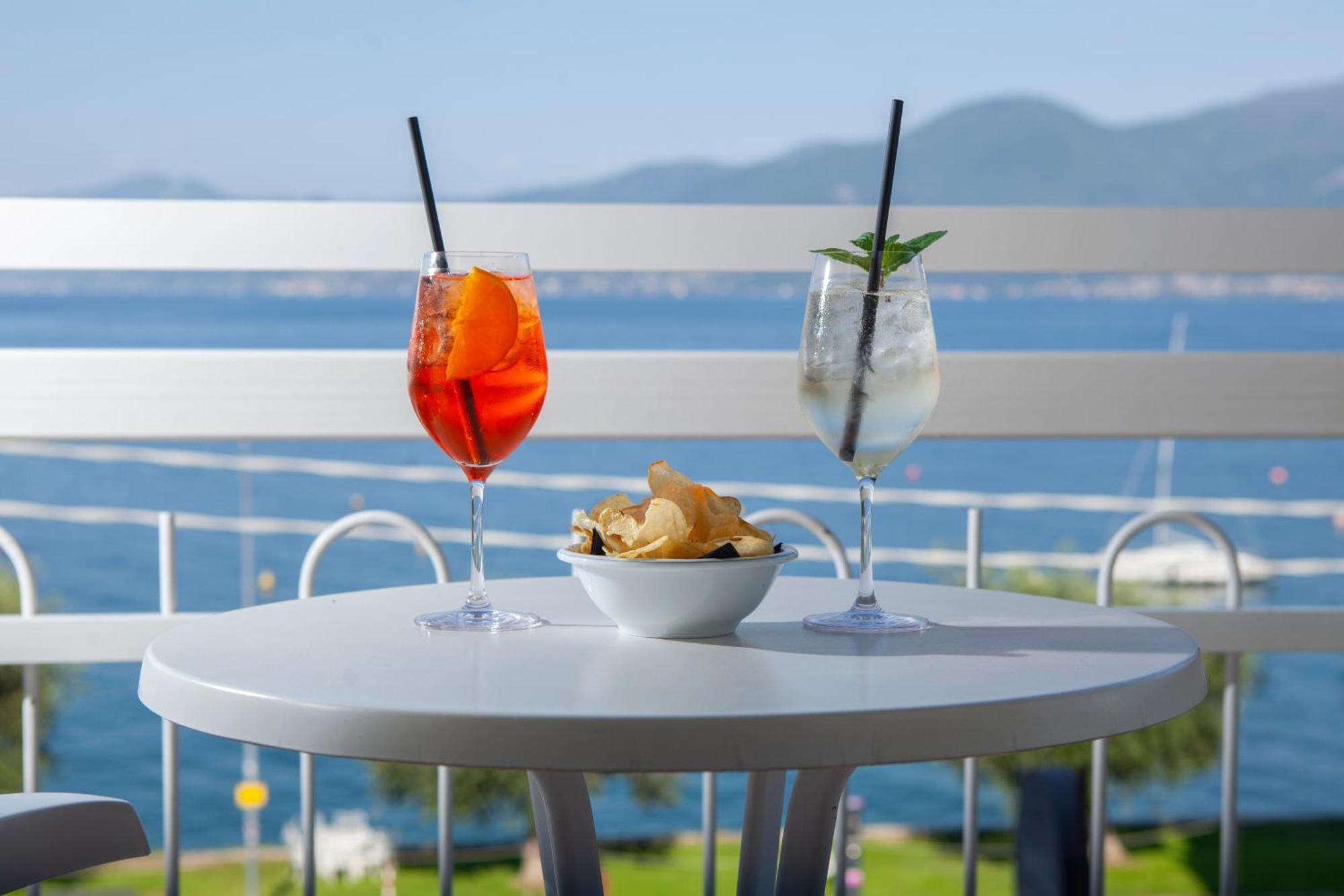 Hotel Benacus Torri Del Benaco Ngoại thất bức ảnh