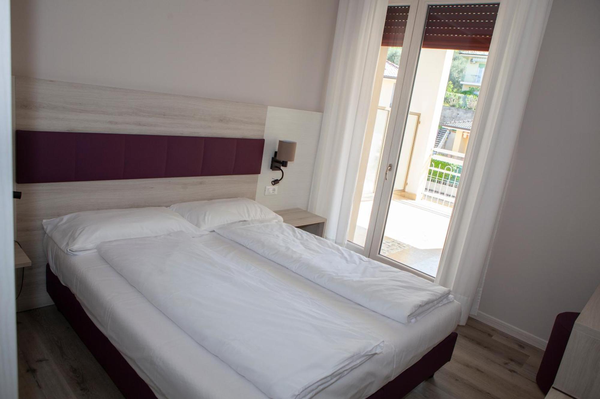 Hotel Benacus Torri Del Benaco Ngoại thất bức ảnh