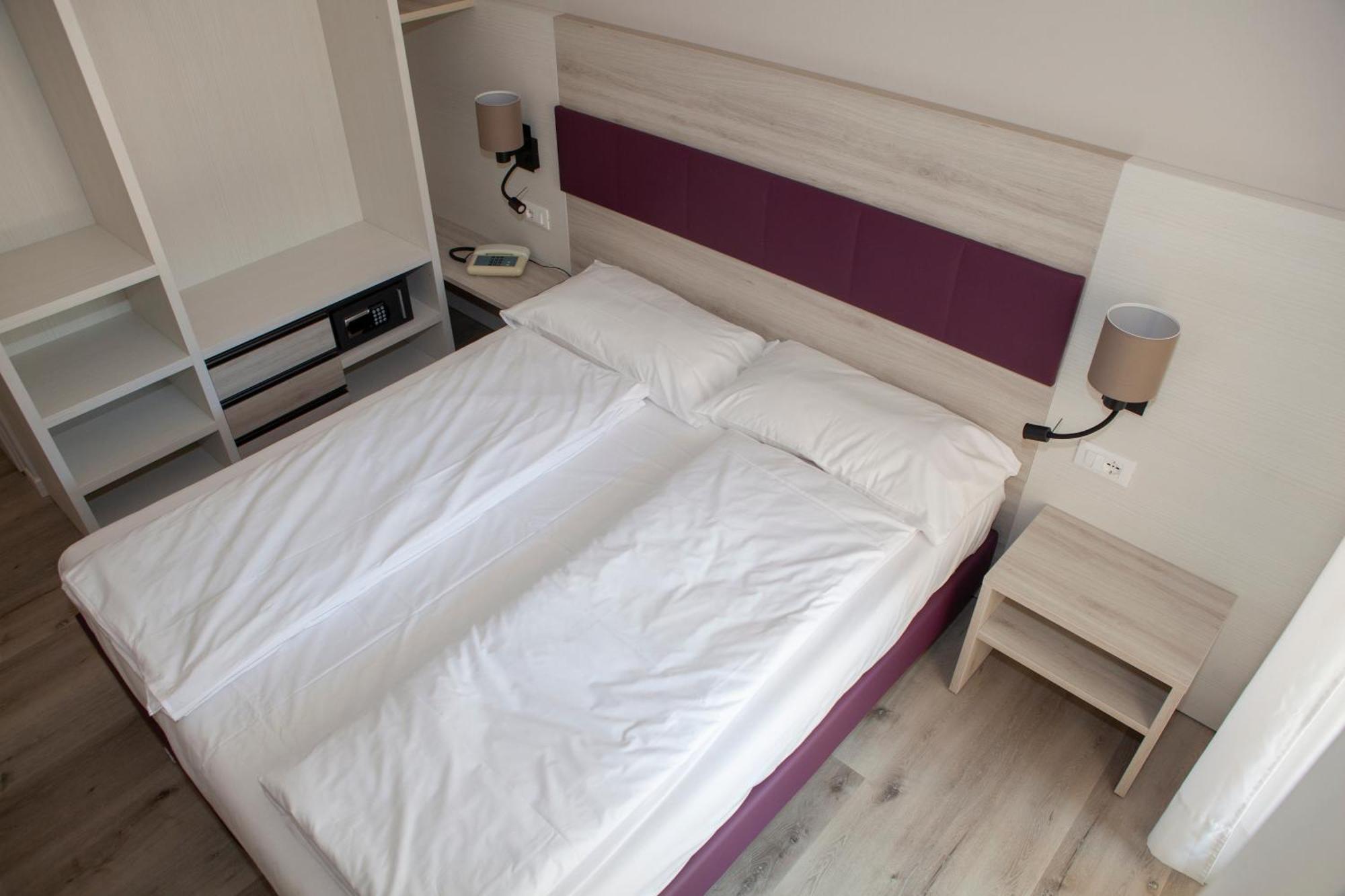 Hotel Benacus Torri Del Benaco Ngoại thất bức ảnh